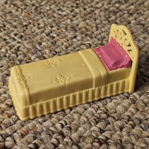 Fisher Price Sweet Streets Yellow Bed